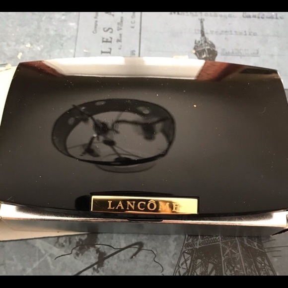 FREE Lancôme hydra compact new case only - Picture 2 of 6